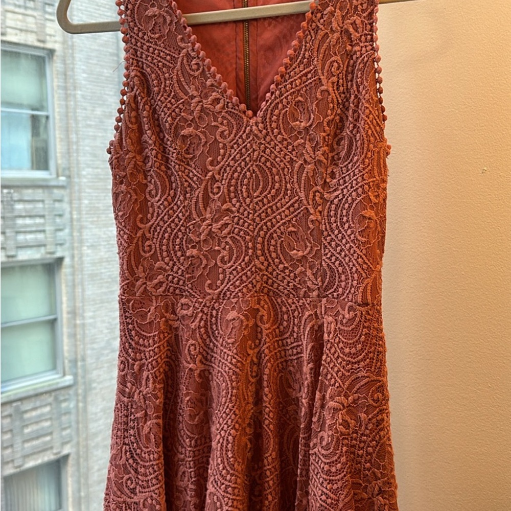 Elegant Lace Sleeveless Dress - Rust